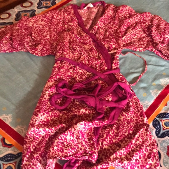 Robe - Picture 1 of 2